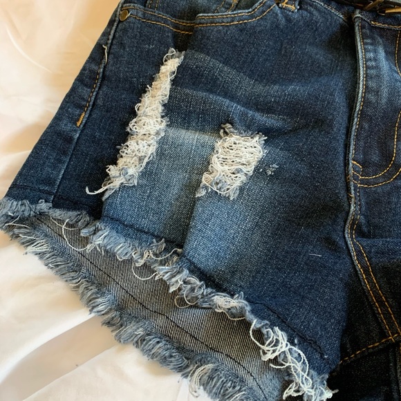 High Waisted Urban Denim Shorts with Free Belt! - Picture 4 of 8